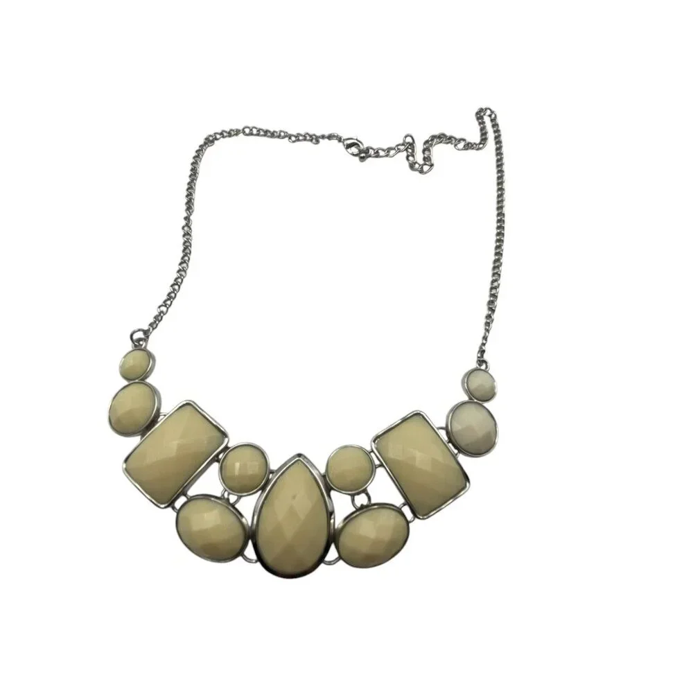 **Geometric statement necklace - Picture 10 of 10